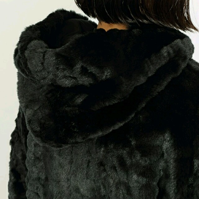 i(アイ)のi ikumi ファーコート ブラック レディースのジャケット/アウター(毛皮/ファーコート)の商品写真
