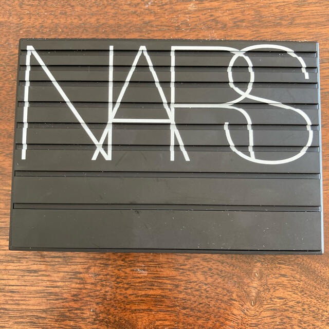 NARS(ナーズ)の最終値下げ　NARS ナーズ　アイシャドウ　パレット　エクストリームエフェクト　 コスメ/美容のベースメイク/化粧品(アイシャドウ)の商品写真