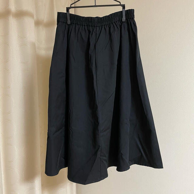 GU(ジーユー)の【GU】フロントボタンフレアスカート（ブラック） レディースのスカート(ひざ丈スカート)の商品写真