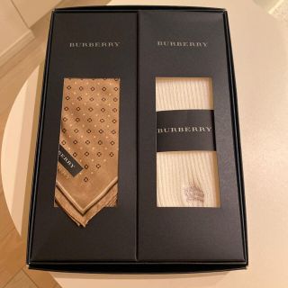 バーバリー(BURBERRY)のburberry バーバリー メンズ  箱付きハンカチ1枚＋靴下1足セット(ハンカチ)