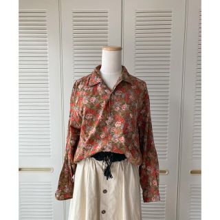 グリモワール(Grimoire)の古着  レトロ　vintage 総柄シャツ　花柄　薔薇　used  ヴィンテージ(シャツ/ブラウス(長袖/七分))