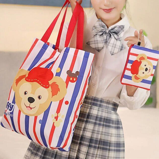 ダッフィー(ダッフィー)の日本未発売　ダッフィー　エコバッグお買い物袋　トートバッグ　収納袋付き レディースのバッグ(エコバッグ)の商品写真