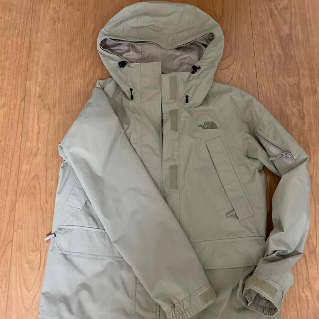 THE NORTH FACE(ザノースフェイス)のノースフェイス　ジャケット　ベージュS レディースのジャケット/アウター(ナイロンジャケット)の商品写真