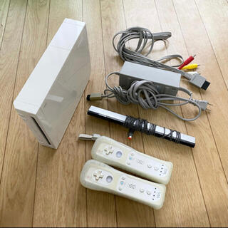 ウィー(Wii)のたけ様専用)Wii本体, コントローラー2個付き(家庭用ゲーム機本体)