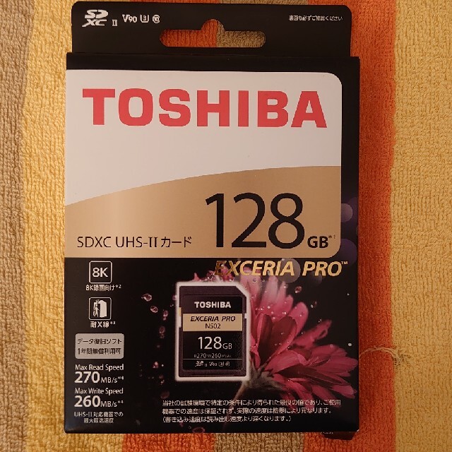 東芝(トウシバ)の東芝　SDXU-D128G　SDカード スマホ/家電/カメラのスマートフォン/携帯電話(その他)の商品写真