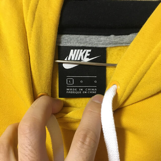 ★NIKEパーカー(Lサイズ、イエロー)