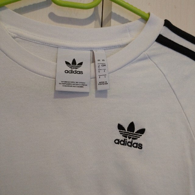 adidas(アディダス)のadidasオリジナルス  スリーストライプ  サイズS美品 レディースのトップス(Tシャツ(長袖/七分))の商品写真