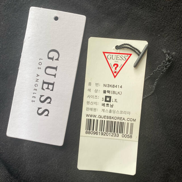 GUESS(ゲス)のGUESS 韓国　パーカー　トレーナー　ブラック　M レディースのトップス(トレーナー/スウェット)の商品写真