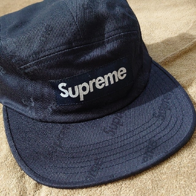 Supreme(シュプリーム)のSupreme Jacquard  Logos Twill Camp Cap メンズの帽子(キャップ)の商品写真