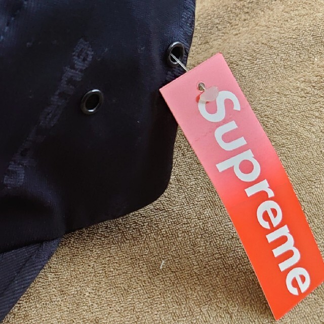 Supreme(シュプリーム)のSupreme Jacquard  Logos Twill Camp Cap メンズの帽子(キャップ)の商品写真