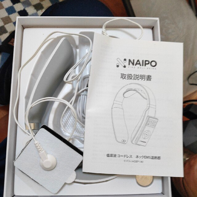 NAIPO低周波コードレスネックEMS温熱器 スマホ/家電/カメラの美容/健康(マッサージ機)の商品写真