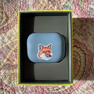 メゾンキツネ(MAISON KITSUNE')の期間限定値下げ！メゾンキツネ　airpodsproケース　🦊(モバイルケース/カバー)