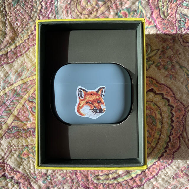 MAISON KITSUNE'(メゾンキツネ)のメゾンキツネ　airpodsproケース　🦊 スマホ/家電/カメラのスマホアクセサリー(モバイルケース/カバー)の商品写真