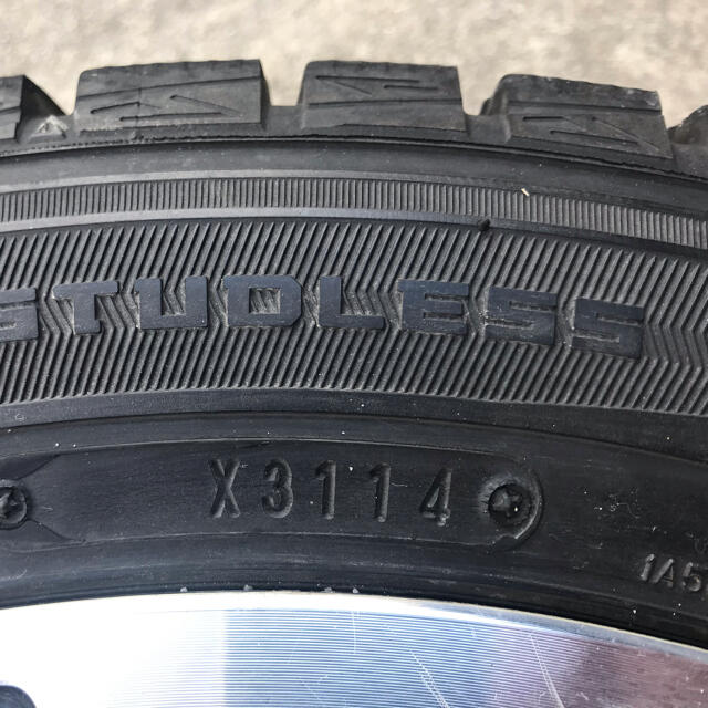 DUNLOP(ダンロップ)のダイハツ　純正　スタッドレス　バリ溝 自動車/バイクの自動車(タイヤ・ホイールセット)の商品写真