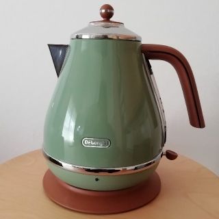 デロンギ(DeLonghi)のデロンギ ケトル KBOV1200J スイッチ故障(電気ケトル)