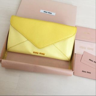 ミュウミュウ(miumiu)のmiumiu マドラス 長財布(財布)