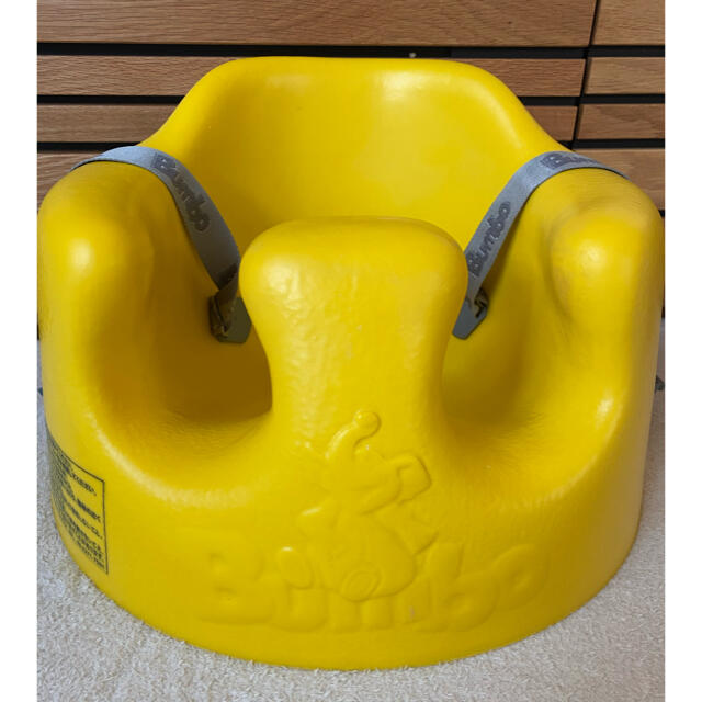 Bumbo(バンボ)の美品　バンボ　赤ちゃんベビーチェア　ベルト付き キッズ/ベビー/マタニティの授乳/お食事用品(その他)の商品写真