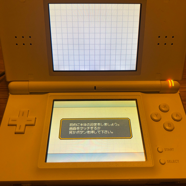 ニンテンドーDS(ニンテンドーDS)のDS light ホワイト エンタメ/ホビーのゲームソフト/ゲーム機本体(携帯用ゲーム機本体)の商品写真