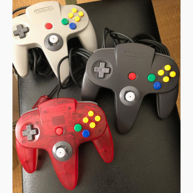 NINTENDO 64(ニンテンドウ64)のNintendo64 コントローラー3点セット エンタメ/ホビーのゲームソフト/ゲーム機本体(その他)の商品写真