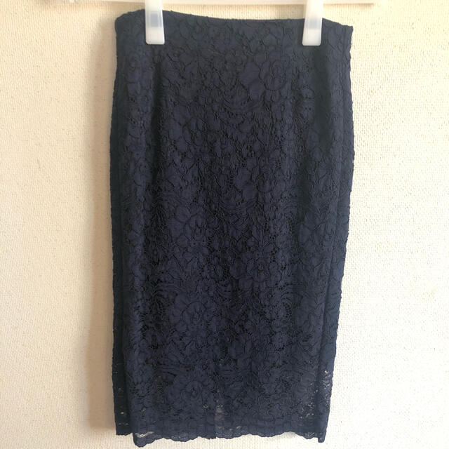 GU(ジーユー)の新品未使用　ジーユー  レースタイトスカート  レディースのスカート(ひざ丈スカート)の商品写真