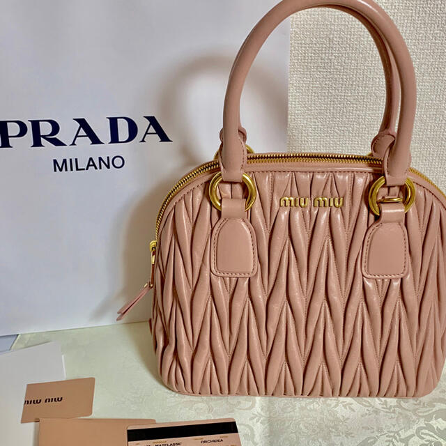 送料無料/新品】 miumiu - 新品 未使用 ミュウミュウ マテラッセ