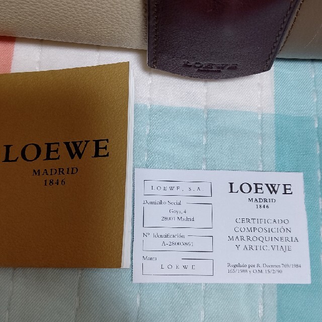 LOEWE(ロエベ)のLOEWEロエベアマソナ28マルチベージュトリコロールバッグ レディースのバッグ(ハンドバッグ)の商品写真