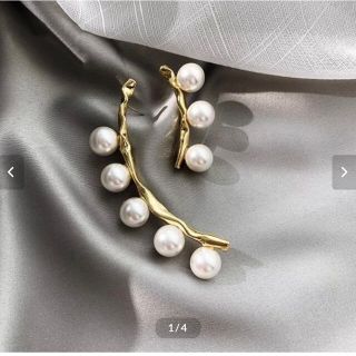 ザラ(ZARA)のアシンメトリーパールピアス新品ZARAスナイデルリリーブラウンエイミー(ピアス)