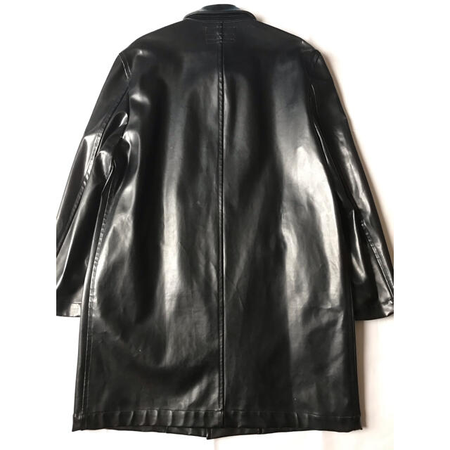 COMME des GARCONS(コムデギャルソン)のcomme des garçon ギャルソン　シャツ　PVC コート　ブラック メンズのジャケット/アウター(ステンカラーコート)の商品写真