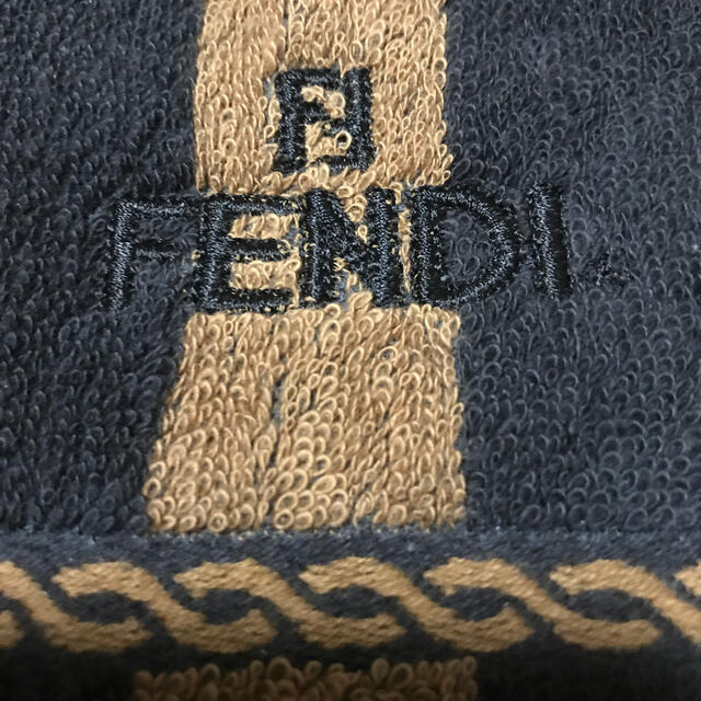 FENDI(フェンディ)のしろみん様専用　FENDI ロングタオル【美品】 インテリア/住まい/日用品の日用品/生活雑貨/旅行(タオル/バス用品)の商品写真