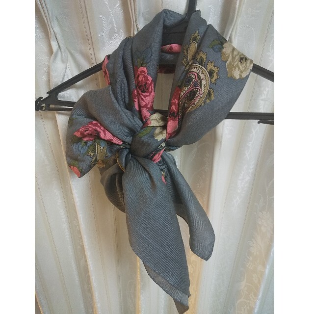【美品】ヴォリーヌの大判スカーフ レディースのファッション小物(バンダナ/スカーフ)の商品写真