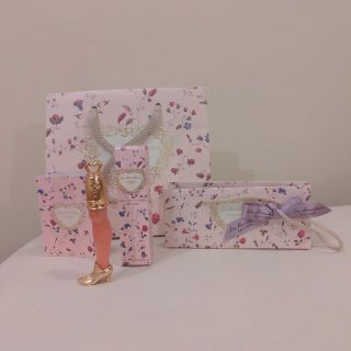 レメルヴェイユーズラデュレ(Les Merveilleuses LADUREE)のレ・メルヴェイユーズ ラデュレ リップグロス 新品(リップグロス)