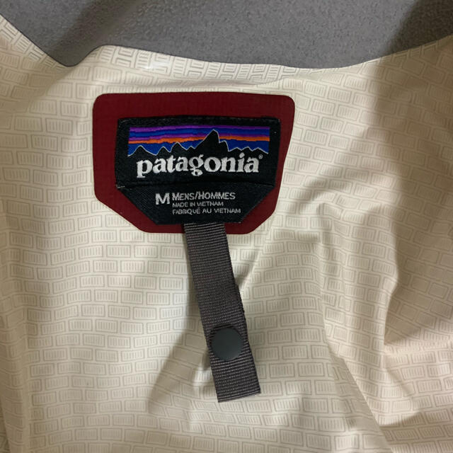 patagonia(パタゴニア)のPatagonia マウンテンパーカー　メンズM h2no メンズのジャケット/アウター(マウンテンパーカー)の商品写真