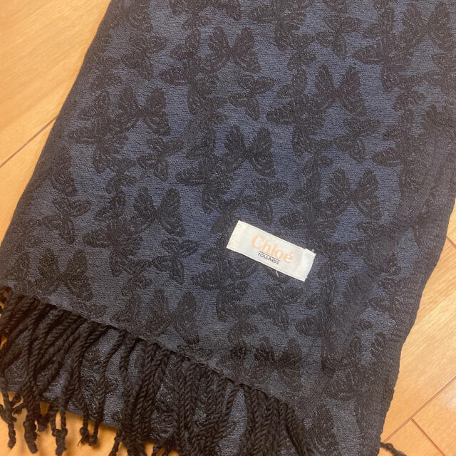 Chloe(クロエ)の送料込★ Chloe ストール クロエ FOULARDS マフラー　ブラック　蝶 レディースのファッション小物(マフラー/ショール)の商品写真