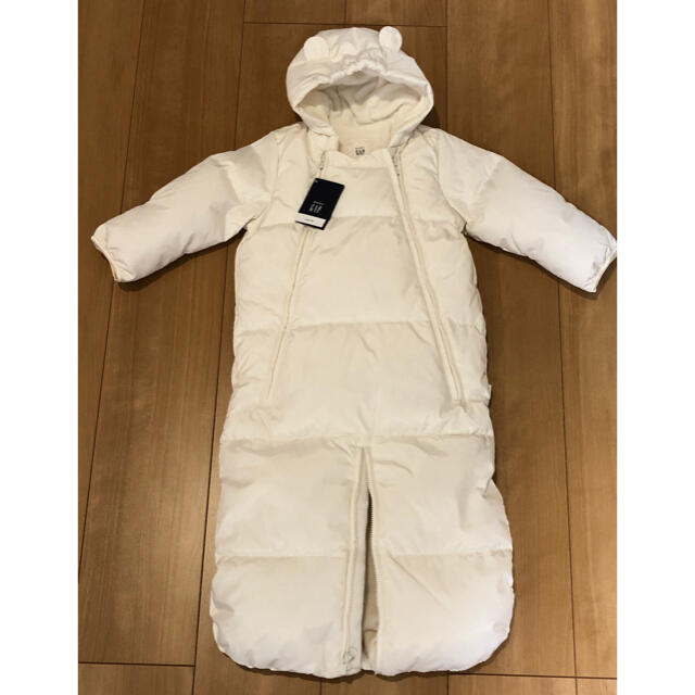 GAP(ギャップ)の新品・未使用品  ベビーGAP ダウン ジャンプスーツ キッズ/ベビー/マタニティのベビー服(~85cm)(カバーオール)の商品写真