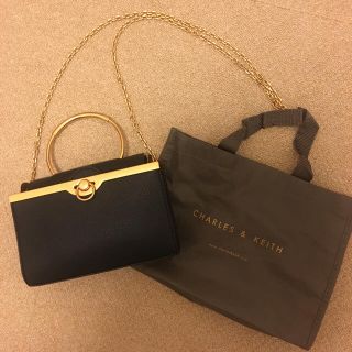 チャールズアンドキース(Charles and Keith)のバッグ(ショルダーバッグ)