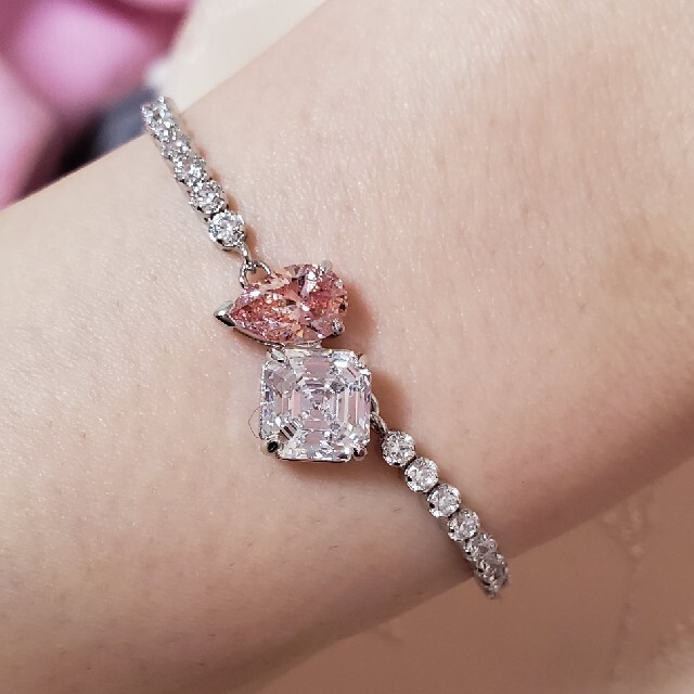 SWAROVSKI(スワロフスキー)のスワロフスキーブレスレット レディースのアクセサリー(ブレスレット/バングル)の商品写真