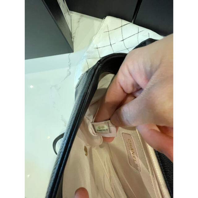 CHANEL(シャネル)のシャネル日本未入荷パリ限定本店マトラッセキャビアスキンチェーンバッグCHANEL レディースのバッグ(ショルダーバッグ)の商品写真