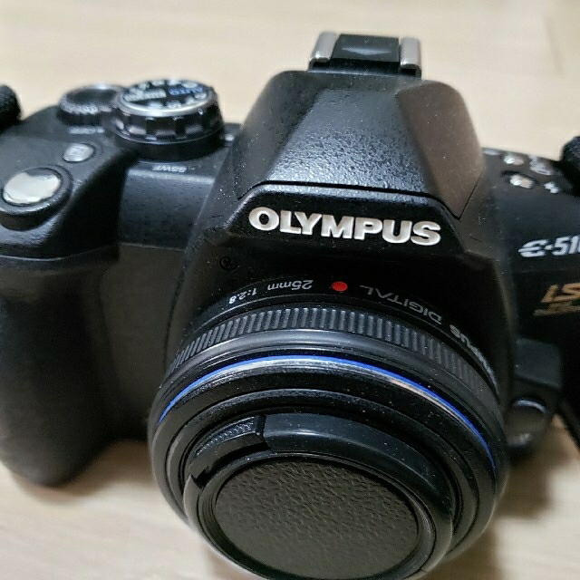 OLYMPUS(オリンパス)の『専用』OLYMPUS E−510 +Zuiko 25mm f2.8 パンケーキ スマホ/家電/カメラのカメラ(デジタル一眼)の商品写真