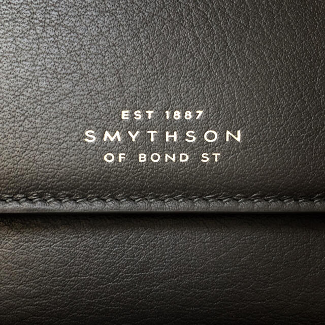 Smythson(スマイソン)の新品 SMYTHSON スマイソン 財布 コンパクト ウォレット 黒 ブラック メンズのファッション小物(折り財布)の商品写真