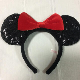 Disney 美品 ディズニー ミニー スパンコール カチューシャ 黒 赤の通販 ラクマ
