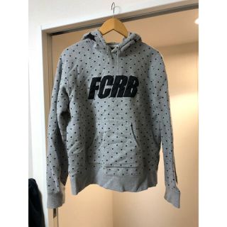 ソフ(SOPH)のfcrbパーカー　美品(パーカー)