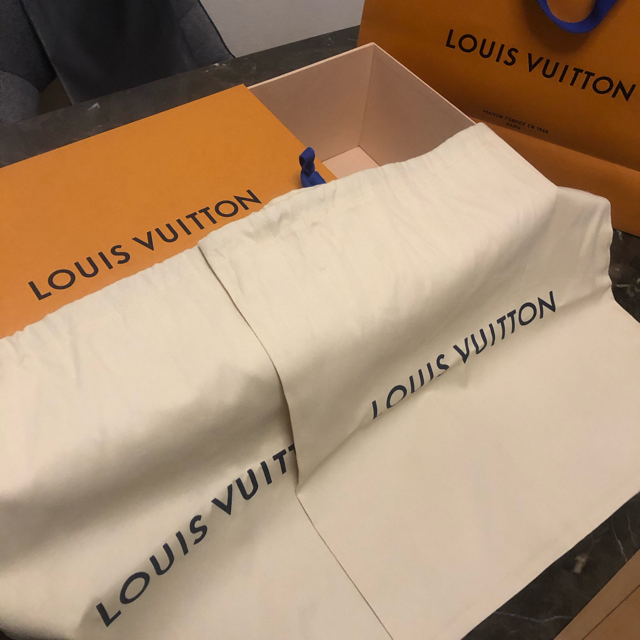 LOUIS VUITTON(ルイヴィトン)のanakana様専用　ヴィトン  ムートン　ブーツ　大人気商品 レディースの靴/シューズ(ブーツ)の商品写真