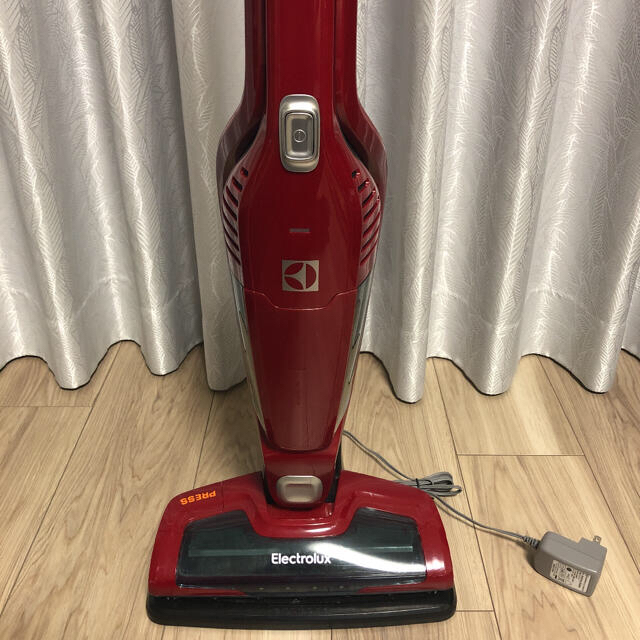 【新品】Electrolux  コードレスクリーナー ZB3101コードレスクリーナー