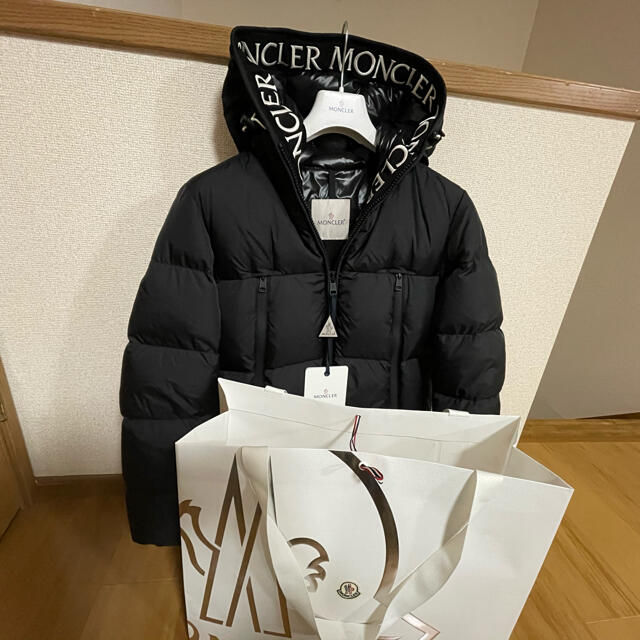 MONCLER ダウンジャケット