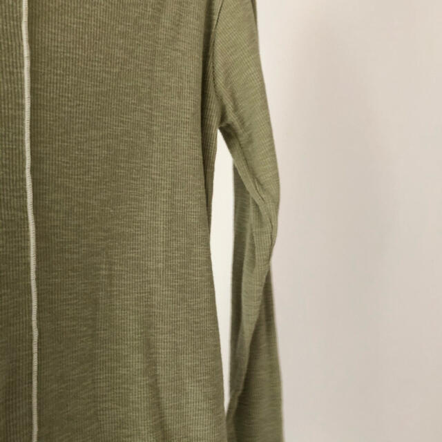 KBF(ケービーエフ)のKBF グリーン　トップス　Tシャツ レディースのトップス(カットソー(長袖/七分))の商品写真