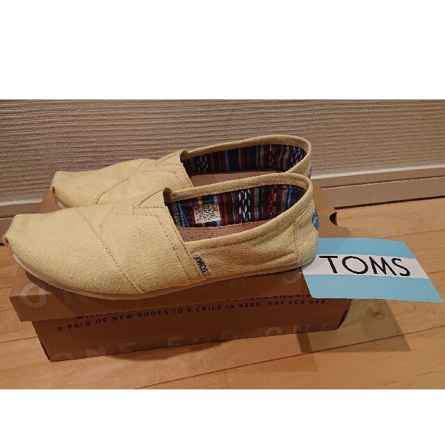 TOMS(トムズ)の⭐春支度セール⭐TOMSトムズ スリッポン24.5cm クリームイエロー  レディースの靴/シューズ(スリッポン/モカシン)の商品写真