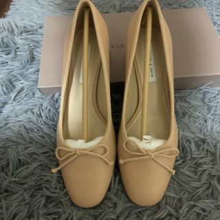 チャールズアンドキース(Charles and Keith)のCHARLES&KEITH   ボウブロックヒールパンプス(ハイヒール/パンプス)