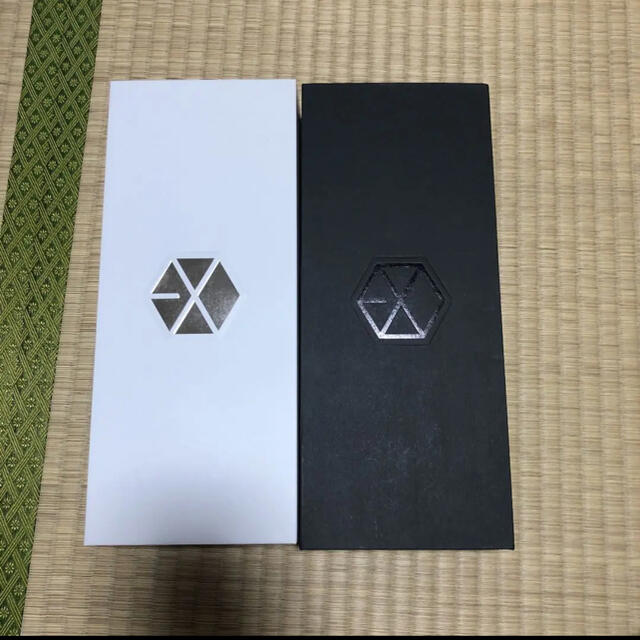 EXO(エクソ)のHARU様専用 EXO 公式ペンライト  黒のみ エンタメ/ホビーのCD(K-POP/アジア)の商品写真