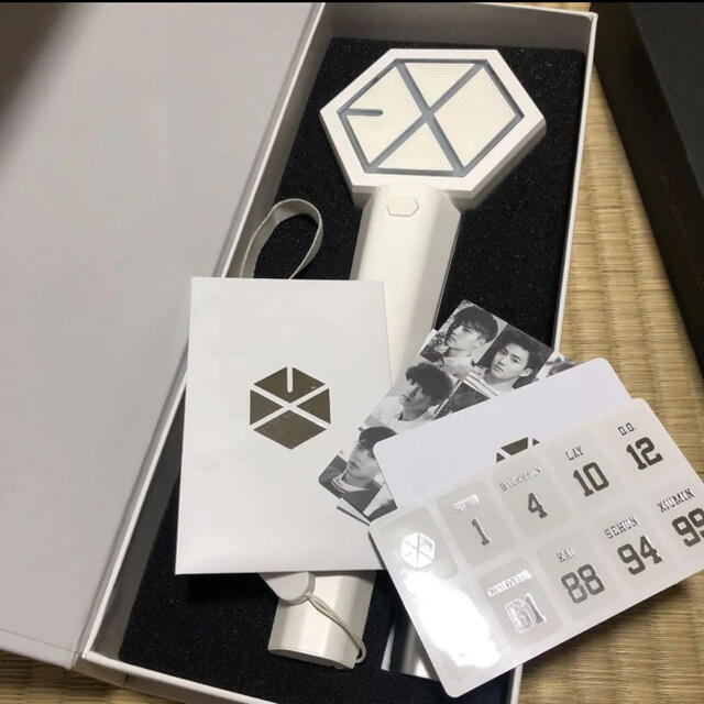 EXO(エクソ)のHARU様専用 EXO 公式ペンライト  黒のみ エンタメ/ホビーのCD(K-POP/アジア)の商品写真