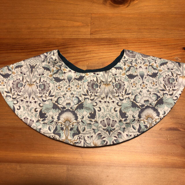 ハンドメイドスタイ✳︎よだれかけ✳︎男の子女の子✳︎リバティプリント キッズ/ベビー/マタニティのこども用ファッション小物(ベビースタイ/よだれかけ)の商品写真